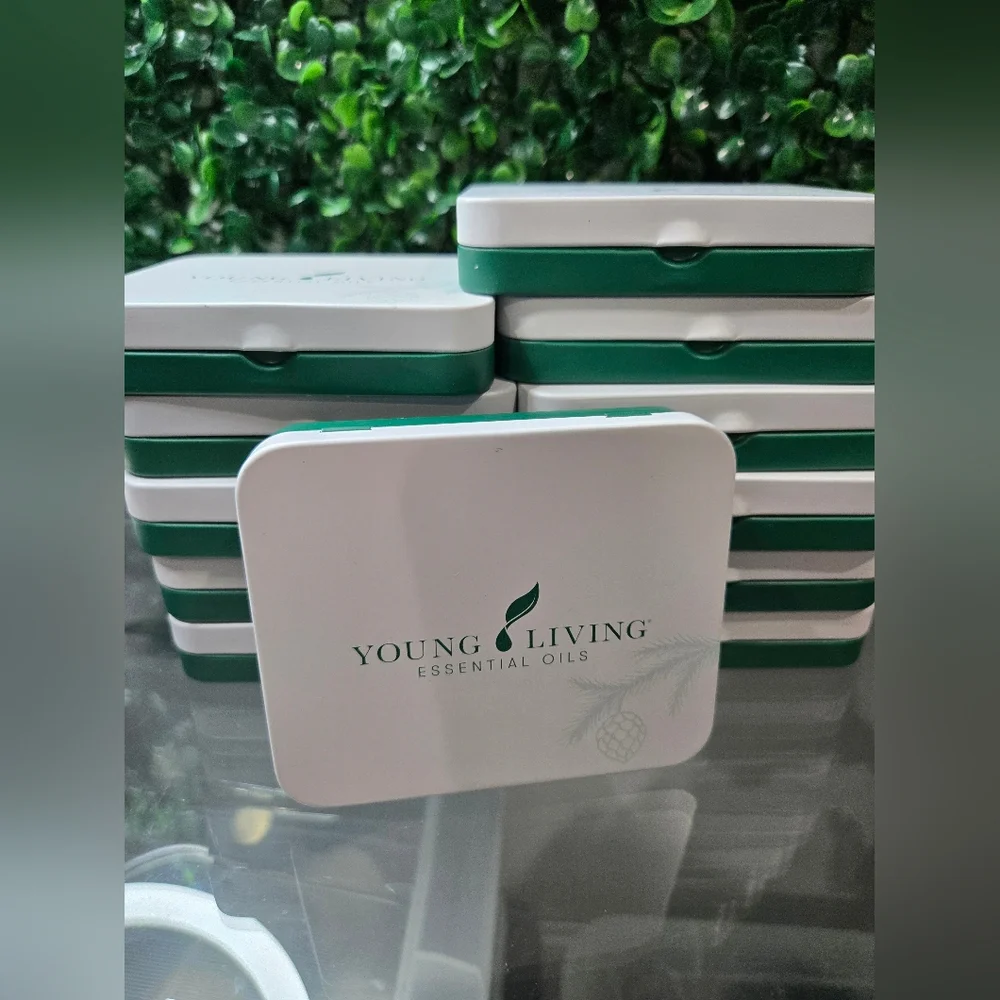 5 Lip Balm Set with Green and White‎ Tin